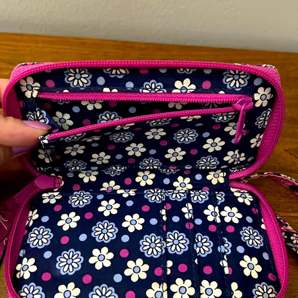Vera Bradley wristlet - Picture 5 of 6